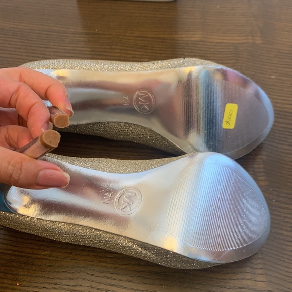 Michael Michael Kors silver 3 inch heels silver glitter - Picture 5 of 5